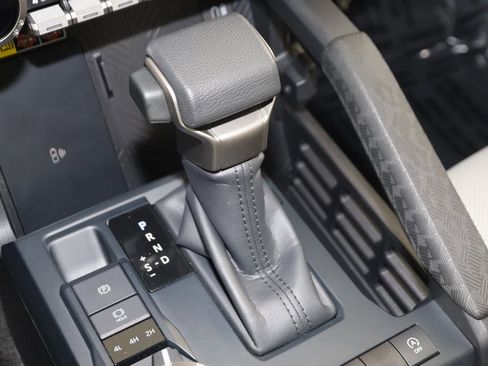 Used 2025 Toyota Tacoma Limited image 7