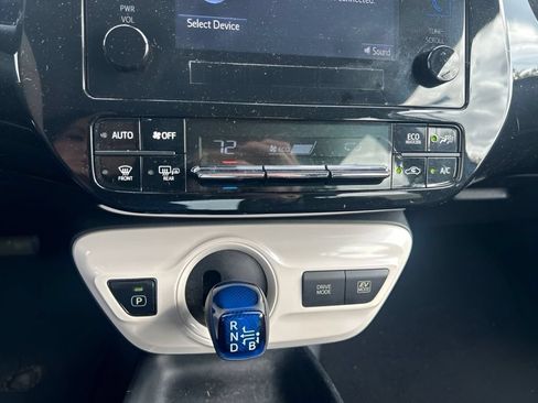 Used 2017 Toyota Prius Two w/ Carpet Mat Package FWD image 27