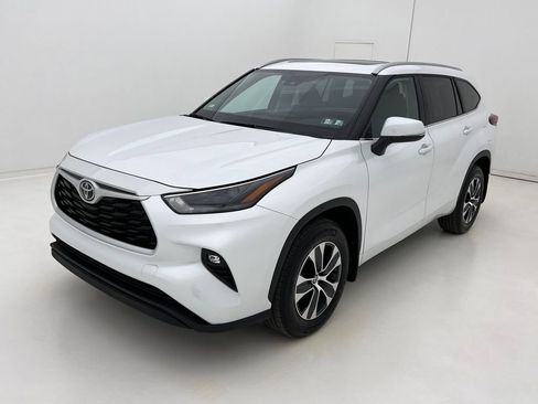 Used 2026 Toyota Highlander XLE image 4