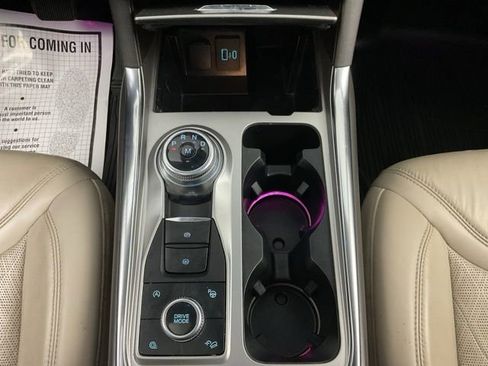 Used 2020 Ford Explorer Platinum w/ Premium Technology Package image 20