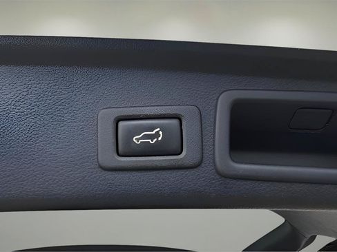 Used 2017 Subaru Forester 2.5i Limited AWD/4WD image 19