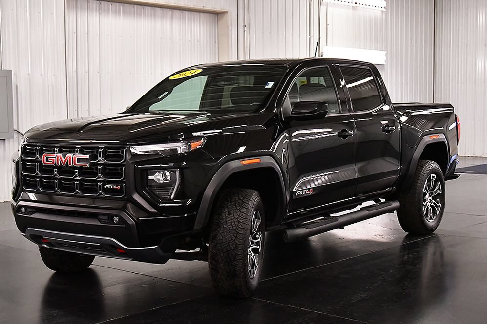 Used 2024 GMC Canyon AT4 AWD/4WD image 3