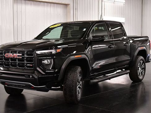 Used 2024 GMC Canyon AT4 AWD/4WD image 3