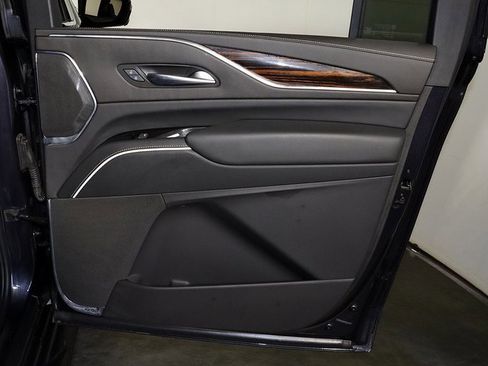 Used 2023 Cadillac Escalade ESV Premium Luxury image 34