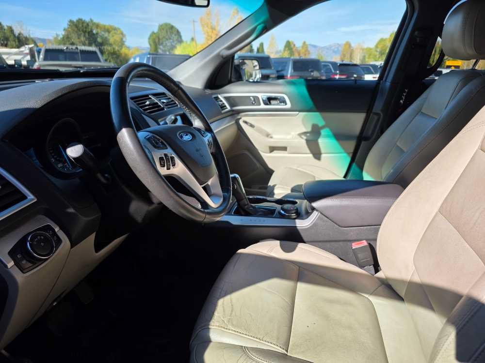 Used 2014 Ford Explorer XLT w/ Equipment Group 202A AWD/4WD image 19