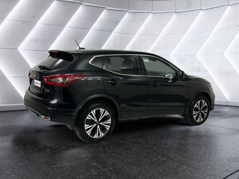 Used 2020 Nissan Rogue Sport S image 4