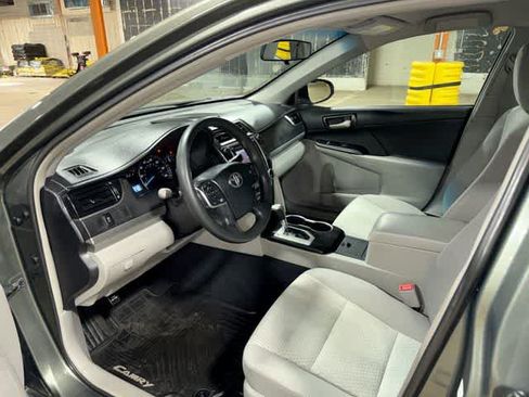 Used 2013 Toyota Camry LE FWD image 26
