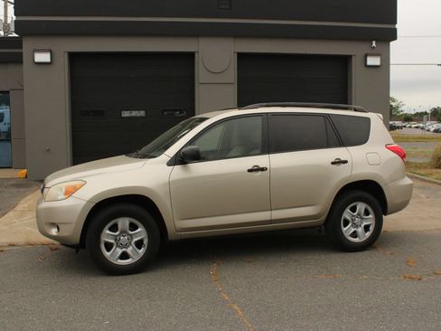 Used 2008 Toyota RAV4 4WD image 2