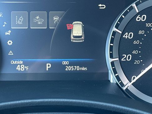 Used 2024 Toyota Highlander XLE image 31