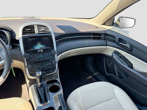 Used 2015 Chevrolet Malibu LT image 28