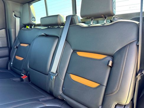 Used 2022 GMC Sierra 1500 AT4 w/ AT4 Premium Package image 19