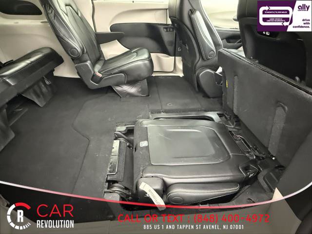 Used 2024 Chrysler Pacifica Touring-L FWD image 47