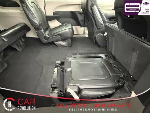 Used 2024 Chrysler Pacifica Touring-L FWD image 47