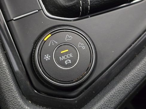 Used 2022 Volkswagen Tiguan SEL R-Line image 10