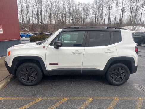 Used 2018 Jeep Renegade Trailhawk image 4