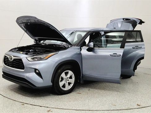 Used 2023 Toyota Highlander LE image 10