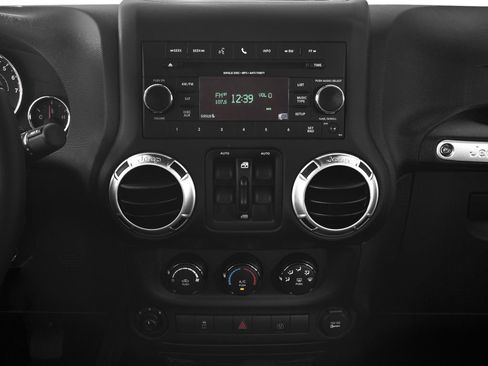 Used 2016 Jeep Wrangler Unlimited Sahara w/ Dual Top Group AWD/4WD image 8