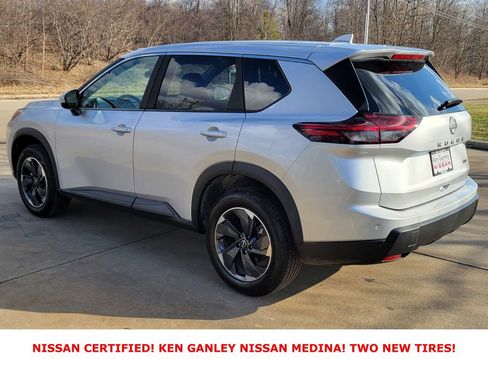 Certified 2025 Nissan Rogue SV image 5