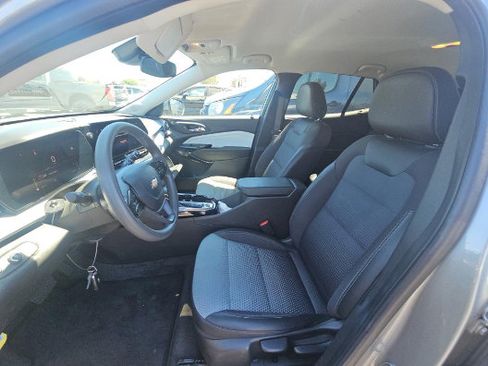 Used 2025 Chevrolet Trax LT FWD image 5