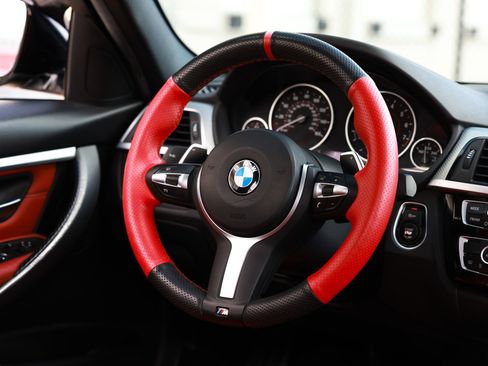 Used 2018 BMW 330i Sedan w/ M Sport Package image 33