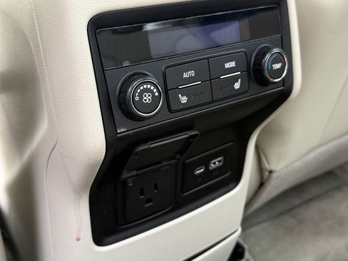 Used 2023 GMC Acadia Denali image 24