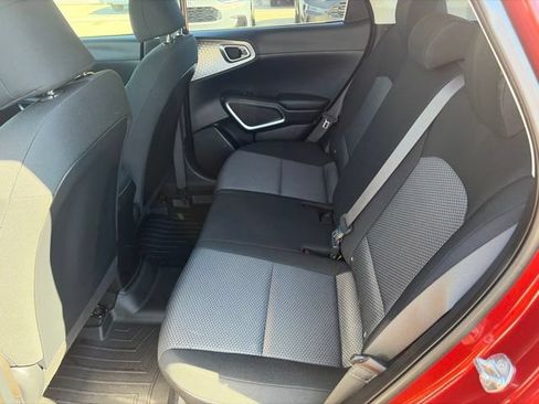 Used 2023 Kia Soul LX w/ LX Technology Package FWD image 14
