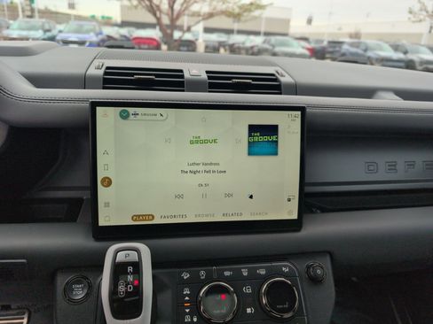 Used 2025 Land Rover Defender 110 image 19