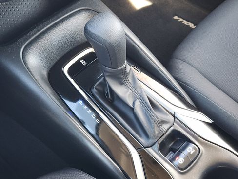 Used 2022 Toyota Corolla LE image 23