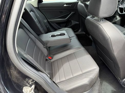 Used 2024 Volkswagen Jetta SE FWD image 4