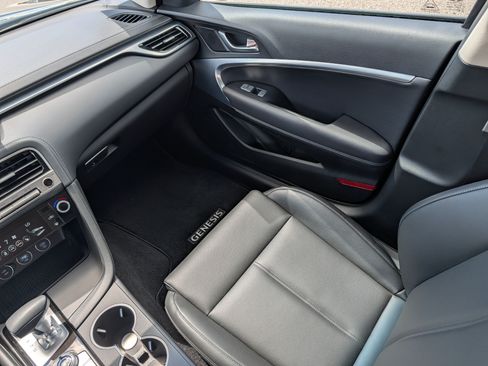 Used 2024 Genesis G70 2.5T AWD/4WD image 11