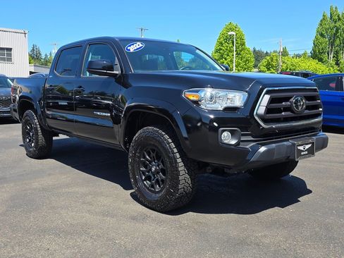 Used 2022 Toyota Tacoma SR5 AWD/4WD image 9
