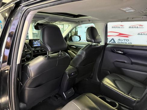 Used 2022 Toyota Highlander XLE AWD/4WD image 37