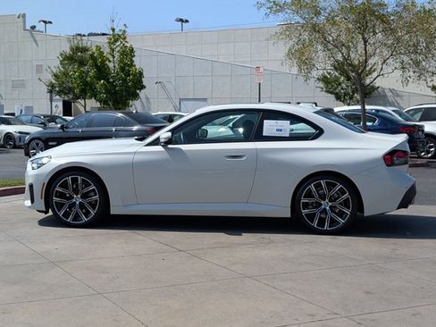 Used 2023 BMW 230i Coupe w/ Convenience Package RWD image 9