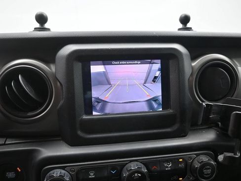 Used 2023 Jeep Gladiator Sport AWD/4WD image 3