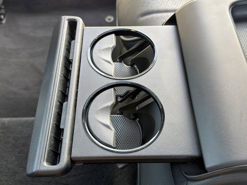 Used 2022 Mercedes-Benz S 500 4MATIC w/ AMG Line Package image 33