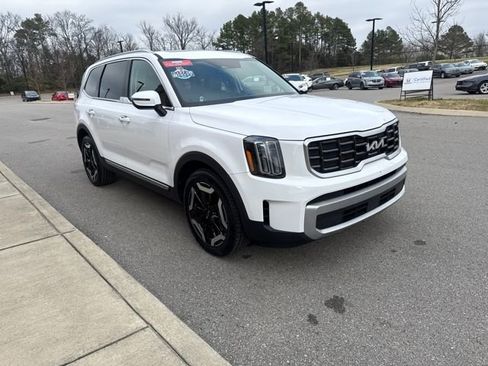 Used 2024 Kia Telluride S w/ S Sunroof Package image 6