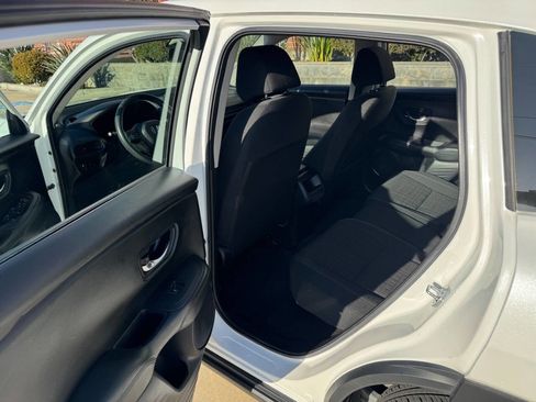 Used 2023 Honda HR-V LX image 9