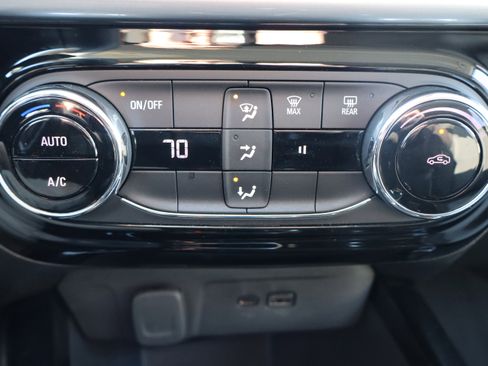 Used 2025 Chevrolet Trax LT w/ LPO, Blackout Package image 21