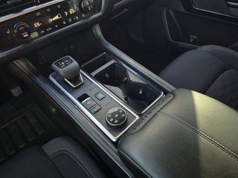 Used 2024 Nissan Pathfinder SV image 17