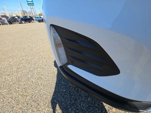 Used 2023 Chevrolet Equinox LT image 37