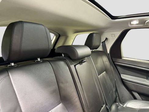 Used 2018 Land Rover Discovery Sport HSE image 30