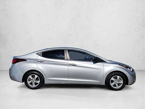 Used 2014 Hyundai Elantra SE image 4