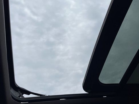 Used 2021 GMC Yukon XL SLT w/ SLT Premium Package AWD/4WD image 12