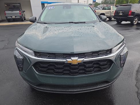 Used 2025 Chevrolet Trax LS FWD image 8