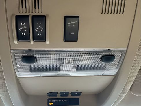 Used 2011 GMC Yukon XL Denali image 29