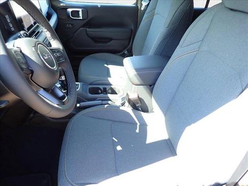 New 2025 Jeep Gladiator Sport image 10