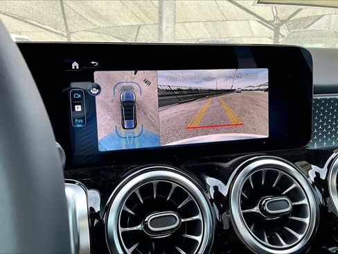 New 2026 Mercedes-Benz GLB 250 image 14