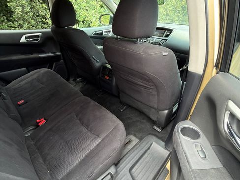 Used 2013 Nissan Pathfinder SV AWD/4WD image 17