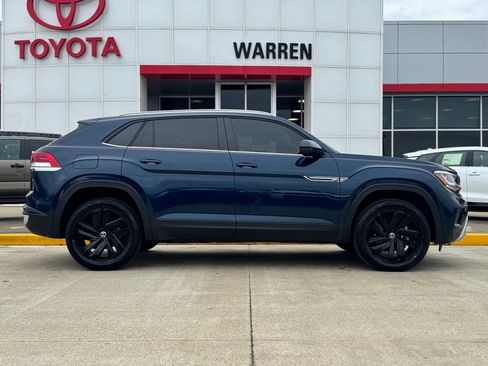 Used 2023 Volkswagen Atlas Cross Sport SE w/ Panoramic Sunroof Package image 3