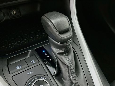 Used 2025 Toyota RAV4 XLE AWD/4WD image 24